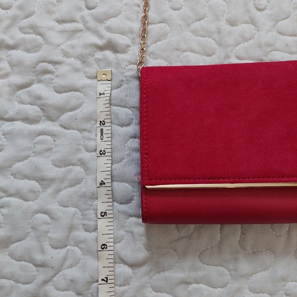 (2 for 25$) Dark red crossbody clutch with gold detailing from Aldo - Picture 4 of 7